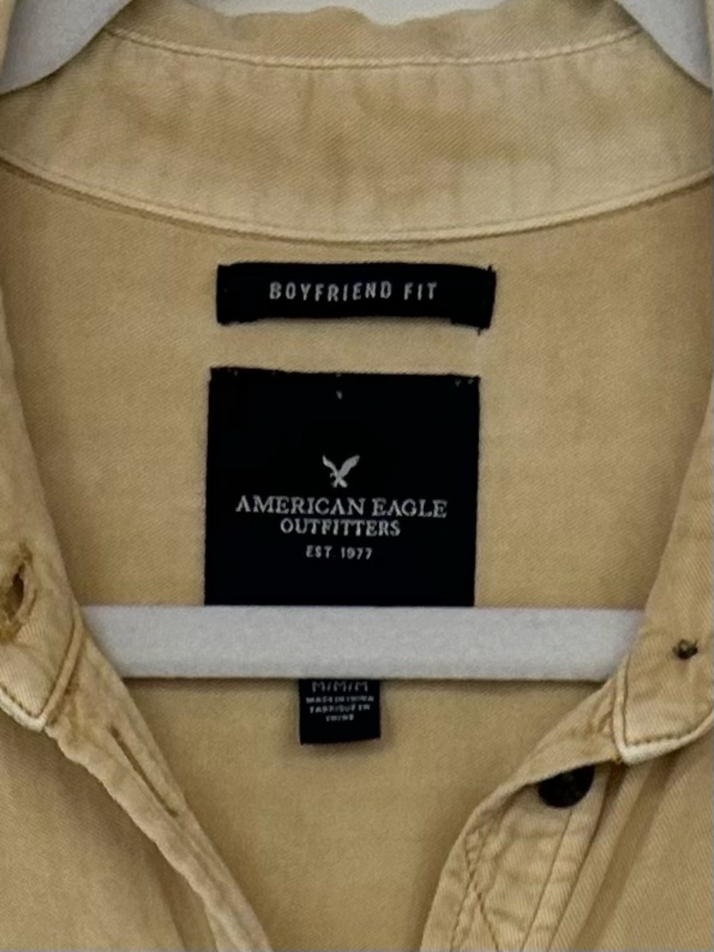 American Eagle Outfitters Boyfriend Fit Shirt in Light Khaki. Size Medium. - Picture 4 of 5